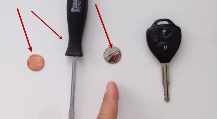 Инструмент для замены батарейки в ключе Тойота Рав 4